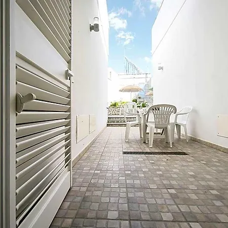 Domus Petrosa Bed & Breakfast Sannicola